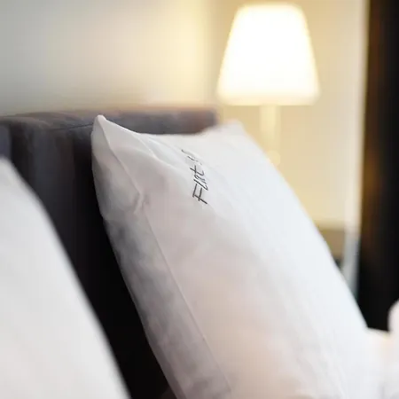 Flat 10 In The Old Town, 2 Bedrooms, Underground Parking 아파트 *