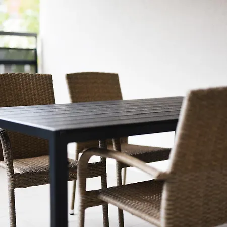 Flat 10 In The Old Town, 2 Bedrooms, Underground Parking 아파트